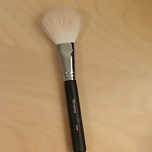 Morphe makeup brush